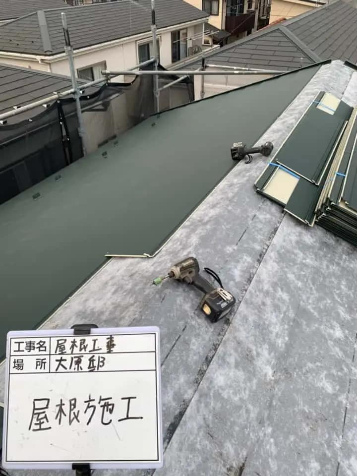 施工中の様子|CHIKAZAWA|所沢市、狭山市、川越市、東村山市の地域密着型施工会社|外壁工事、屋根工事、塗装工事、雨樋工事、内装工事を中心とした施工・修理・修繕が得意な職人集団です!所沢市、狭山市、川越市、東村山市のお客様とお客様の住まいについて一緒に考えるアットホームな施工会社です。