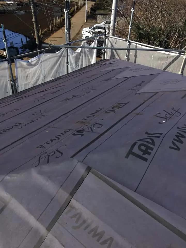 施工中の様子|CHIKAZAWA|所沢市、狭山市、川越市、東村山市の地域密着型施工会社|外壁工事、屋根工事、塗装工事、雨樋工事、内装工事を中心とした施工・修理・修繕が得意な職人集団です!所沢市、狭山市、川越市、東村山市のお客様とお客様の住まいについて一緒に考えるアットホームな施工会社です。