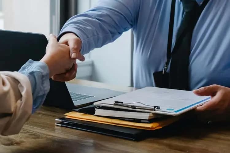 主な流れ|株式会社CHIKAZAWA|所沢市、狭山市、川越市、東村山市の地域密着型施工会社|外壁工事、屋根工事、塗装工事、雨樋工事、内装工事を中心とした施工が得意な職人集団です!所沢市、狭山市、川越市、東村山市のお客様とお客様の住まいについて一緒に考えるアットホームな施工会社です。修理・修繕、なんでも懇切丁寧に対応します!