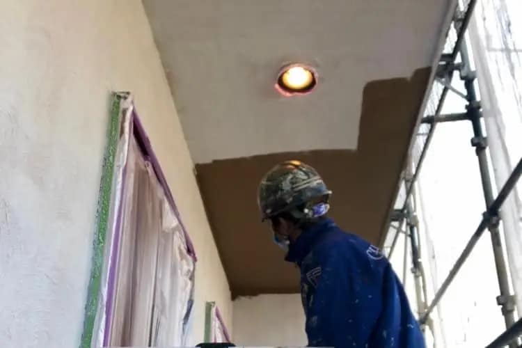 外壁リフォーム|張り替えと塗り替えどちらにすべき?01|外壁塗装工事|屋根塗装工事|外壁工事|屋根工事|CHIKAZAWA|所沢市、狭山市、川越市、東村山市の地域密着型施工会社|外壁工事、屋根工事、塗装工事、雨樋工事、内装工事を中心とした施工が得意な職人集団です!所沢市、狭山市、川越市、東村山市のお客様とお客様の住まいについて一緒に考えるアットホームな施工会社です。