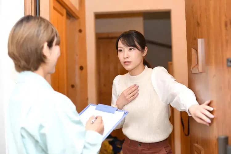 新座市|DIYで部分・一面塗装は可能?費用削減方法や外壁塗装を業者に依頼する場合のポイント02|外壁塗装工事|外壁修理工事|屋根塗装工事|外壁工事|屋根工事|CHIKAZAWA|所沢市、狭山市、川越市、東村山市の地域密着型施工会社|外壁工事、屋根工事、塗装工事、雨樋工事、内装工事を中心とした施工が得意な職人集団です!所沢市、狭山市、川越市、東村山市のお客様とお客様の住まいについて一緒に考えるアットホームな施工会社です。