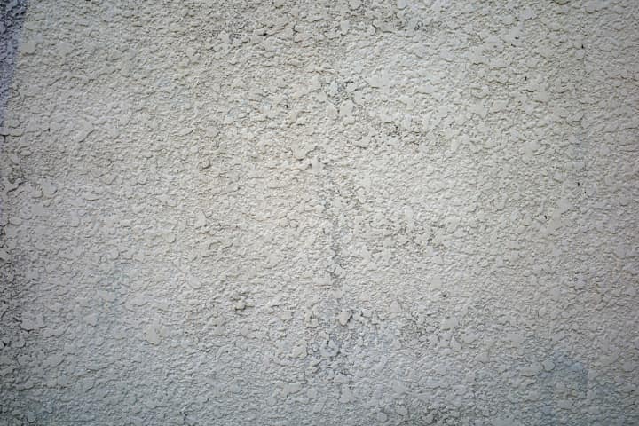 汚れが目立ちやすいリシン吹き付け