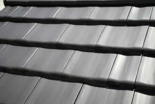 耐用年数50-80年を持つ陶器瓦