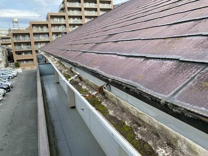 所沢市|屋根に上りたがる飛び込み営業の理由|塗装工事の費用相場、施工事例もご紹介!01|屋根塗装工事|外壁塗装工事|CHIKAZAWA|所沢市、狭山市、川越市、東村山市の地域密着型施工会社|外壁工事、屋根工事、塗装工事、雨樋工事、内装工事を中心とした施工が得意な職人集団です!所沢市、狭山市、川越市、東村山市のお客様とお客様の住まいについて一緒に考えるアットホームな施工会社です。