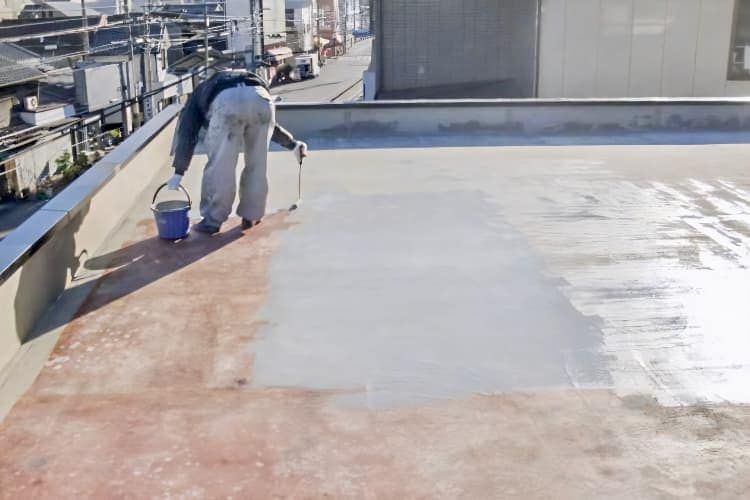 ベランダ・屋上防水工事にかかる費用相場や補助金02|川越市|防水工事|雨漏り工事|外壁塗装工事|外壁修理工事|屋根塗装工事|外壁工事|屋根工事|CHIKAZAWA|所沢市、狭山市、川越市、東村山市の地域密着型施工会社|外壁工事、屋根工事、塗装工事、雨樋工事、内装工事を中心とした施工が得意な職人集団です!所沢市、狭山市、川越市、東村山市のお客様とお客様の住まいについて一緒に考えるアットホームな施工会社です。