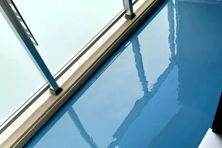 ベランダ・屋上防水工事にかかる費用相場や補助金01|鶴ヶ島市|防水工事|雨漏り工事|外壁塗装工事|外壁修理工事|屋根塗装工事|外壁工事|屋根工事|CHIKAZAWA|所沢市、狭山市、川越市、東村山市の地域密着型施工会社|外壁工事、屋根工事、塗装工事、雨樋工事、内装工事を中心とした施工が得意な職人集団です!所沢市、狭山市、川越市、東村山市のお客様とお客様の住まいについて一緒に考えるアットホームな施工会社です。