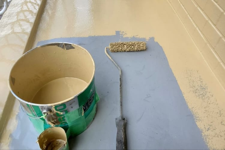 ベランダ・屋上防水工事にかかる費用相場や補助金01|三芳町|防水工事|雨漏り工事|外壁塗装工事|外壁修理工事|屋根塗装工事|外壁工事|屋根工事|CHIKAZAWA|所沢市、狭山市、川越市、東村山市の地域密着型施工会社|外壁工事、屋根工事、塗装工事、雨樋工事、内装工事を中心とした施工が得意な職人集団です!所沢市、狭山市、川越市、東村山市のお客様とお客様の住まいについて一緒に考えるアットホームな施工会社です。