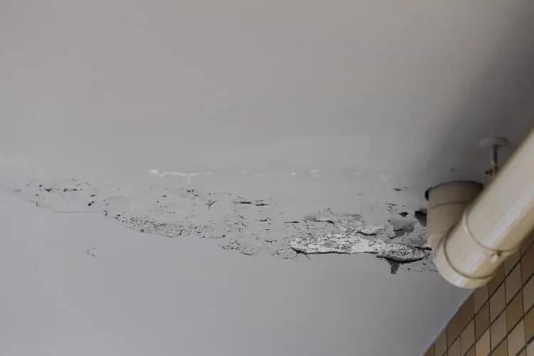 ベランダ・屋上防水工事にかかる費用相場や補助金02|志木市|防水工事|雨漏り工事|外壁塗装工事|外壁修理工事|屋根塗装工事|外壁工事|屋根工事|CHIKAZAWA|所沢市、狭山市、川越市、東村山市の地域密着型施工会社|外壁工事、屋根工事、塗装工事、雨樋工事、内装工事を中心とした施工が得意な職人集団です!所沢市、狭山市、川越市、東村山市のお客様とお客様の住まいについて一緒に考えるアットホームな施工会社です。