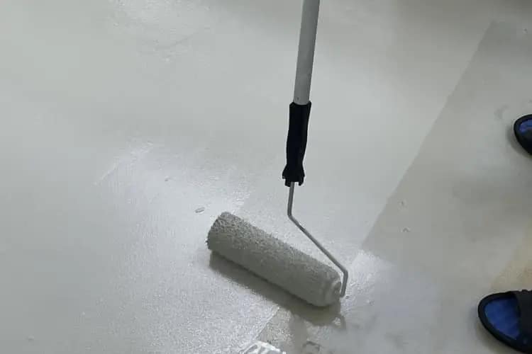 ベランダ・屋上防水工事にかかる費用相場や補助金02|西東京市|東京都|防水工事|雨漏り工事|外壁塗装工事|外壁修理工事|屋根塗装工事|外壁工事|屋根工事|CHIKAZAWA|所沢市、狭山市、川越市、西東京市の地域密着型施工会社|外壁工事、屋根工事、塗装工事、雨樋工事、内装工事を中心とした施工が得意な職人集団です!所沢市、狭山市、川越市、西東京市のお客様とお客様の住まいについて一緒に考えるアットホームな施工会社です。