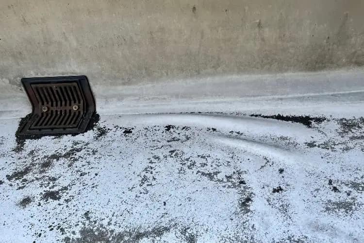 ベランダ・屋上防水工事にかかる費用相場や補助金02|立川市|東京都|防水工事|雨漏り工事|外壁塗装工事|外壁修理工事|屋根塗装工事|外壁工事|屋根工事|CHIKAZAWA|所沢市、狭山市、川越市、立川市の地域密着型施工会社|外壁工事、屋根工事、塗装工事、雨樋工事、内装工事を中心とした施工が得意な職人集団です!所沢市、狭山市、川越市、立川市のお客様とお客様の住まいについて一緒に考えるアットホームな施工会社です。