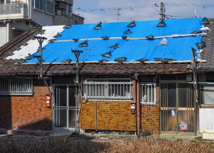 急な雨漏り!プロの職人が伝授する応急処置と、失敗しない雨漏り修理業者の選び方の写真3|雨漏り修理