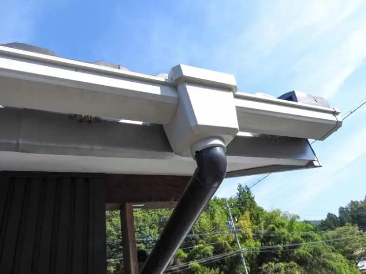 家を長持ちさせるには雨樋が鍵!メンテナンス方法から火災保険の適用内容までの写真1|雨樋工事