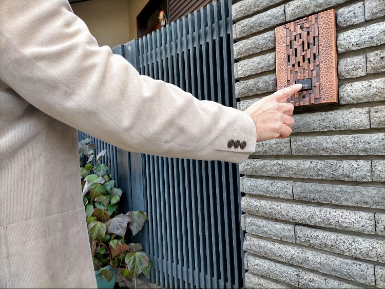 日高市|点検訪問詐欺に注意!契約前後の正しい対応と実例で学ぶ回避策01|埼玉県|屋根工事|雨漏り工事|外壁工事|屋根|外壁|CHIKAZAWA|日高市、狭山市、川越市、東村山市の地域密着型施工会社|外壁工事、屋根工事、塗装工事、雨樋工事、内装工事を中心とした施工が得意な職人集団です!日高市、狭山市、川越市、東村山市のお客様とお客様の住まいについて一緒に考えるアットホームな施工会社です。