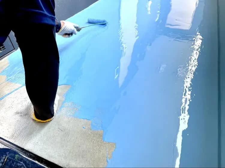 ベランダ・屋上防水工事にかかる費用相場や補助金01|日高市|防水工事|雨漏り工事|外壁塗装工事|外壁修理工事|屋根塗装工事|外壁工事|屋根工事|CHIKAZAWA|所沢市、狭山市、川越市、東村山市の地域密着型施工会社|外壁工事、屋根工事、塗装工事、雨樋工事、内装工事を中心とした施工が得意な職人集団です!所沢市、狭山市、川越市、東村山市のお客様とお客様の住まいについて一緒に考えるアットホームな施工会社です。